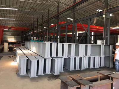 广西钢结构生产厂家，钢梁车间加工生产中。